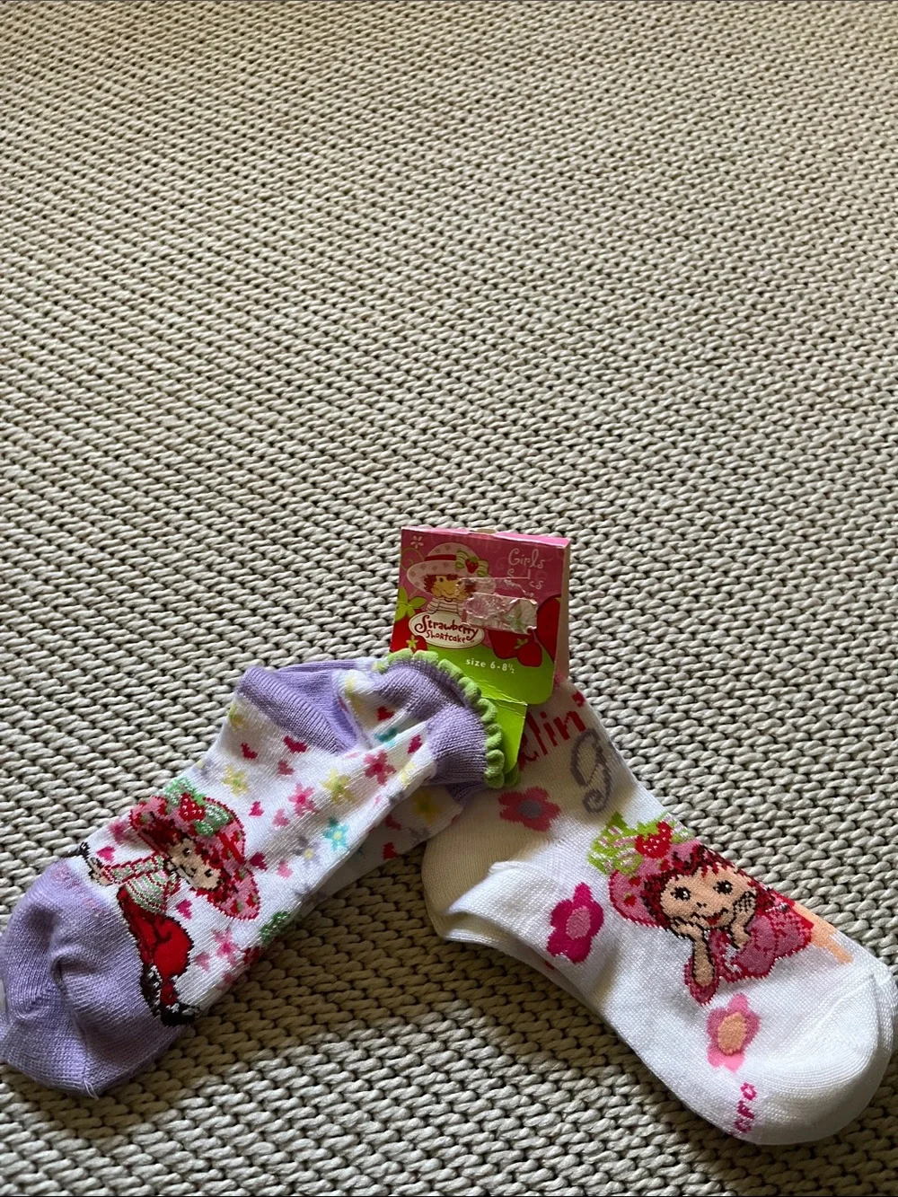 Socks 2 pr Strawberry Shortcake size 6-8.5 new 62% acrylic polyester 24% nylon